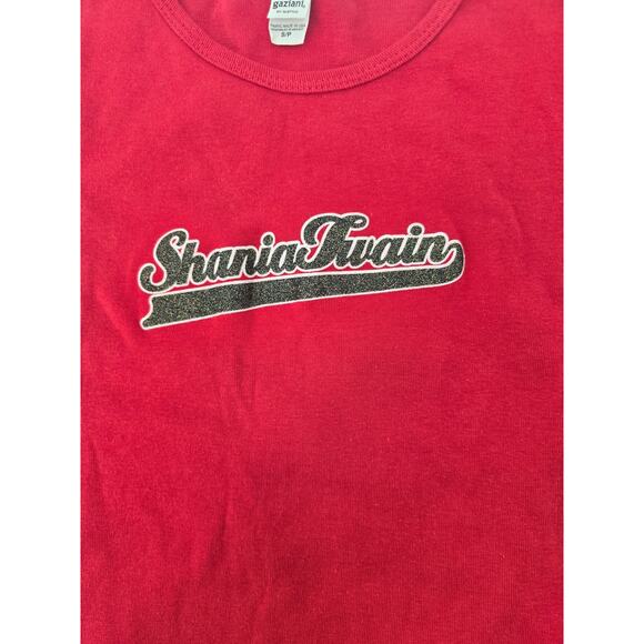 Y2K Shania Twain Red Graphic Tee – Vintage 2000s Concert Style (Small) - Picture 2 of 6
